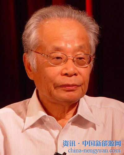                                                                                                                                                                     
	　　得晶硅者得天下

	　　記者：今年的政府工作報告提到，五年來我國清潔能源消費比重提高6.3個百分點。太陽能被視為未來最有前景的綠色能源，您怎么看待太陽能產(chǎn)業(yè)化的發(fā)展軌跡和經(jīng)驗