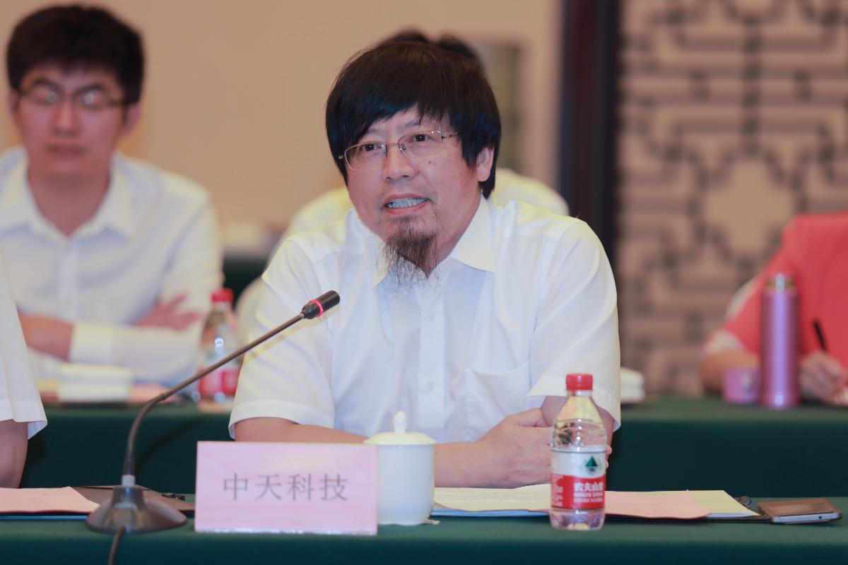 
	中國儲能網(wǎng)訊：5月19日至21日，“第八屆中國國際儲能大會”在深圳隆重召開， 來自中國、美國、德國、英國、加拿大、西班牙、日本、韓國、澳大利亞等國和地區(qū)1500余位政府機構(gòu)、科研院所、行業(yè)組織、電力公司、新能源項目單位、系統(tǒng)集成商等代表出席本次大會。


	中天科技集團新能源產(chǎn)業(yè)鏈總經(jīng)理曹紅彬在儲能電站專場，以“鋰電池儲能技術(shù)應用于案例分享”為題，發(fā)表了精彩演講