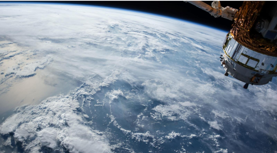 　　【中國儀表網(wǎng) 儀表產(chǎn)業(yè)】5月22日，中國交通通信信息中心(簡稱通信信息中心)和空中客車防務(wù)及航天公司聯(lián)合成立的“遙感科學(xué)國際聯(lián)合實(shí)驗(yàn)室”在京揭牌，標(biāo)志著衛(wèi)星合成孔徑雷達(dá)干涉測量(InSAR)在交通融合應(yīng)用上走出關(guān)鍵一步。  　　衛(wèi)星合成孔徑雷達(dá)干涉測技術(shù)是一項(xiàng)可為基礎(chǔ)設(shè)施提供大區(qū)域、全天候、毫米級監(jiān)測服務(wù)的尖端技術(shù)，也稱微波遙感或者雷達(dá)遙感