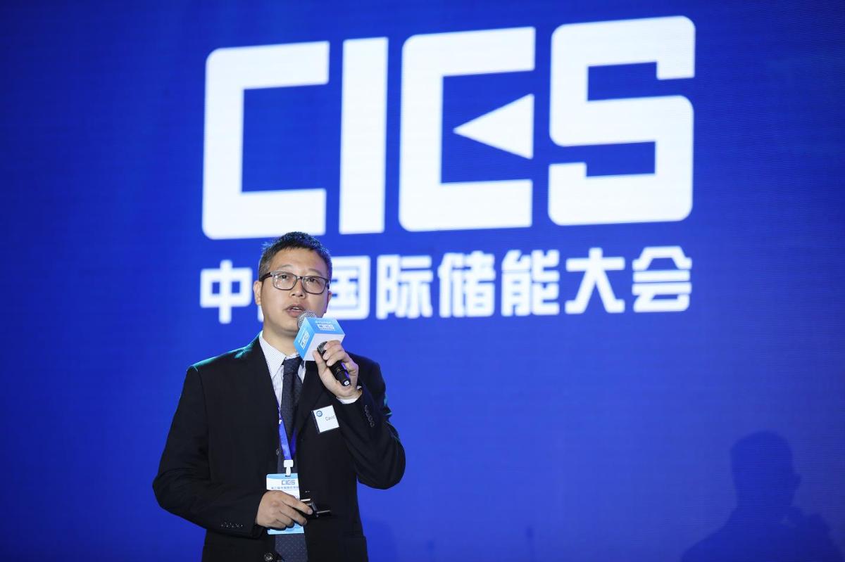 
	中國儲能網(wǎng)訊：5月19日至21日，“第八屆中國國際儲能大會”在深圳隆重召開， 來自中國、美國、德國、英國、加拿大、西班牙、日本、韓國、澳大利亞等國和地區(qū)1500余位政府機構(gòu)、科研院所、行業(yè)組織、電力公司、新能源項目單位、系統(tǒng)集成商等代表出席本次大會。


	TüV南德意志集團華南區(qū)智能電力部-光伏及儲能系統(tǒng)項目經(jīng)理吳候福在儲能電站專場，以“讓集裝箱儲能系統(tǒng)更安全  –  標準 PPP 59044A ”為題，發(fā)表了精彩演講