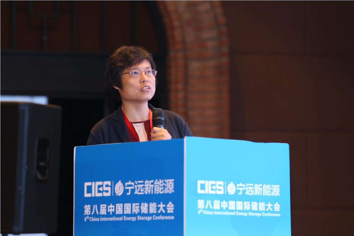 
	中國儲能網(wǎng)訊：5月19日至21日，“第八屆中國國際儲能大會”在深圳隆重召開， 來自中國、美國、德國、英國、加拿大、西班牙、日本、韓國、澳大利亞等國和地區(qū)1500余位政府機構(gòu)、科研院所、行業(yè)組織、電力公司、新能源項目單位、系統(tǒng)集成商等代表出席本次大會。


	武漢理工大學(xué)副研究員李賞在氫能與燃料電池專場，以“中國低溫燃料電池發(fā)展現(xiàn)狀”為題，發(fā)表了精彩演講