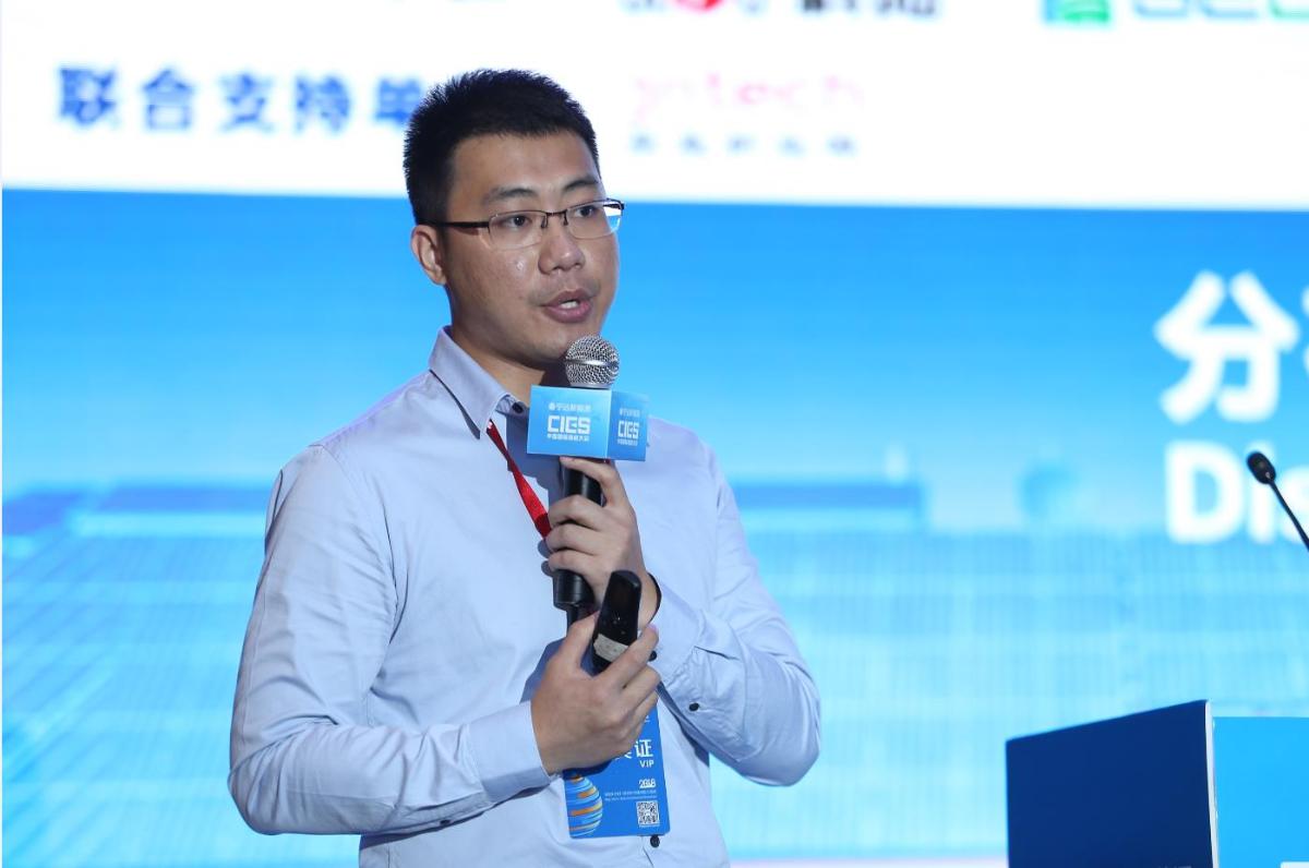 
	中國儲能網(wǎng)訊：5月19日至21日，“第八屆中國國際儲能大會”在深圳隆重召開， 來自中國、美國、德國、英國、加拿大、西班牙、日本、韓國、澳大利亞等國和地區(qū)1500余位政府機構(gòu)、科研院所、行業(yè)組織、電力公司、新能源項目單位、系統(tǒng)集成商等代表出席本次大會。


	無錫陸金新能源科技有限公司總經(jīng)理周涵在分布式光伏與儲能系統(tǒng)應(yīng)用專場，以