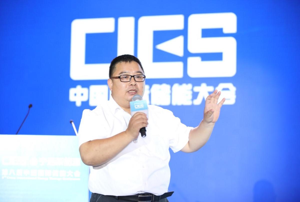 
	中國儲能網(wǎng)訊：5月19日至21日，“第八屆中國國際儲能大會”在深圳隆重召開， 來自中國、美國、德國、英國、加拿大、西班牙、日本、韓國、澳大利亞等國和地區(qū)1500余位政府機(jī)構(gòu)、科研院所、行業(yè)組織、電力公司、新能源項(xiàng)目單位、系統(tǒng)集成商等代表出席本次大會。
 


	廈門科華恒盛股份有限公司新能源事業(yè)部技術(shù)總監(jiān)林金水在儲能電站專場，以“儲能收益及影響因素分析”為題，發(fā)表了精彩演講