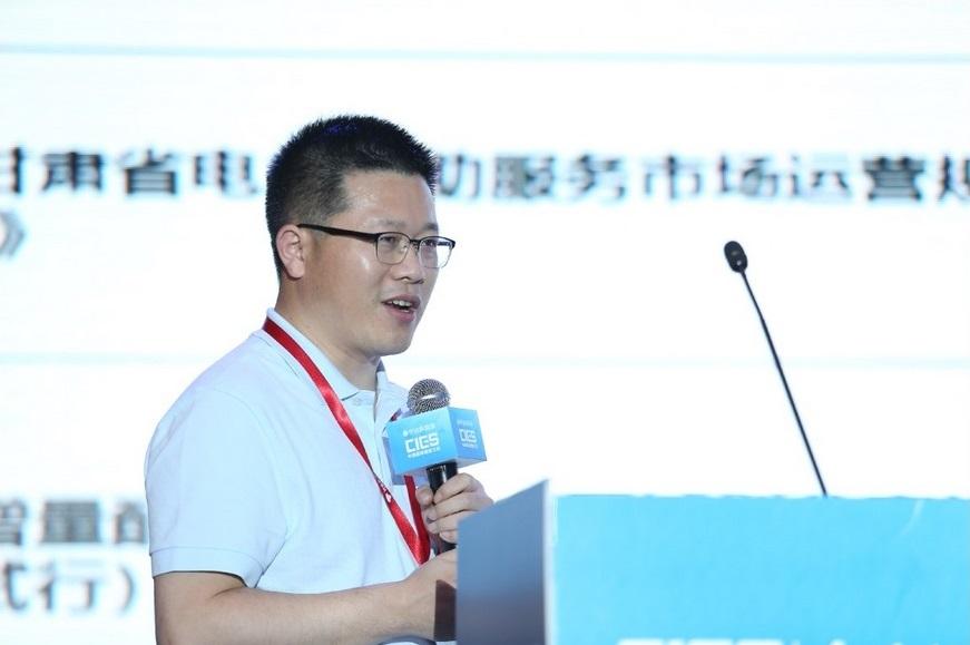 
	中國儲能網(wǎng)訊：5月19日至21日，“第八屆中國國際儲能大會”在深圳隆重召開， 來自中國、美國、德國、英國、加拿大、西班牙、日本、韓國、澳大利亞等國和地區(qū)1500余位政府機(jī)構(gòu)、科研院所、行業(yè)組織、電力公司、新能源項(xiàng)目單位、系統(tǒng)集成商等代表出席本次大會。


	中國化學(xué)與物理電源行業(yè)協(xié)會儲能應(yīng)用分會秘書長劉勇在儲能與新能源投融資專場，發(fā)表了題為