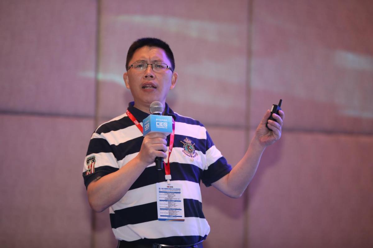 
	中國儲能網(wǎng)訊：5月19日至21日，“第八屆中國國際儲能大會”在深圳隆重召開， 來自中國、美國、德國、英國、加拿大、西班牙、日本、韓國、澳大利亞等國和地區(qū)1500余位政府機(jī)構(gòu)、科研院所、行業(yè)組織、電力公司、新能源項(xiàng)目單位、系統(tǒng)集成商等代表出席本次大會。 


	瑞達(dá)集團(tuán)衡陽瑞達(dá)電源有限公司技術(shù)中心研發(fā)經(jīng)理熊鮮明在儲能電站專場，發(fā)表了題為“儲能技術(shù)及其產(chǎn)品的研究”的精彩演講