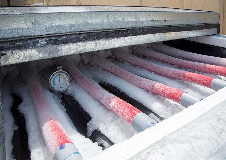 
	中國(guó)儲(chǔ)能網(wǎng)訊：Axiom能源公司是一家美國(guó)儲(chǔ)能設(shè)備制造商，采用儲(chǔ)能技術(shù)用于建筑物冷卻和工廠生產(chǎn)。該公司日前獲得了包括殼牌風(fēng)險(xiǎn)投資公司和特斯拉電池大師JB Straubel在內(nèi)的投資者的近800萬美元的投資