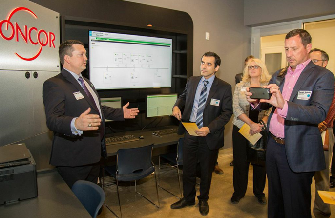 
	中國(guó)儲(chǔ)能網(wǎng)訊：日前據(jù)悉，芝加哥的一個(gè)社區(qū)微電網(wǎng)將由美國(guó)航空航天和國(guó)防巨頭洛克希德馬丁公司提供鋰離子電池儲(chǔ)能系統(tǒng)，使其可以從當(dāng)?shù)仉娋W(wǎng)分離出來。


	ComEd公司正在芝加哥南部的布朗茲維爾 (Bronzevill)建設(shè)一個(gè)社區(qū)微電網(wǎng)