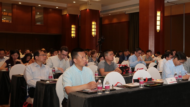 2018年5月26日，由OFweek中國高科技行業(yè)門戶主辦、OFweek太陽能光伏網承辦的“OFweek 2018中國分布式光伏發(fā)展論壇”于上海世紀皇冠假日酒店4樓世紀廳隆重舉行。本場會議以分布式光伏的發(fā)展為重點，邀請了多位業(yè)內權威專家，匯聚產業(yè)鏈上下游的供應商、制造商、開發(fā)商、投融資機構等精英，共同探討分布式光伏產業(yè)發(fā)展、市場現(xiàn)狀、未來技術趨勢和投融資機遇