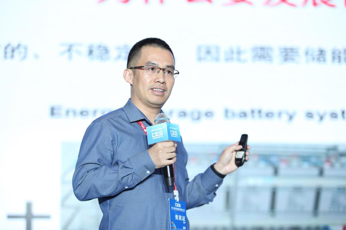 
	中國儲能網(wǎng)訊：5月19日至21日，“第八屆中國國際儲能大會”在深圳隆重召開， 來自中國、美國、德國、英國、加拿大、西班牙、日本、韓國、澳大利亞等國和地區(qū)1500余位政府機構、科研院所、行業(yè)組織、電力公司、新能源項目單位、系統(tǒng)集成商等代表出席本次大會。


	中國科學院電工研究所教授陳永翀在儲能電池專場，發(fā)表了題為