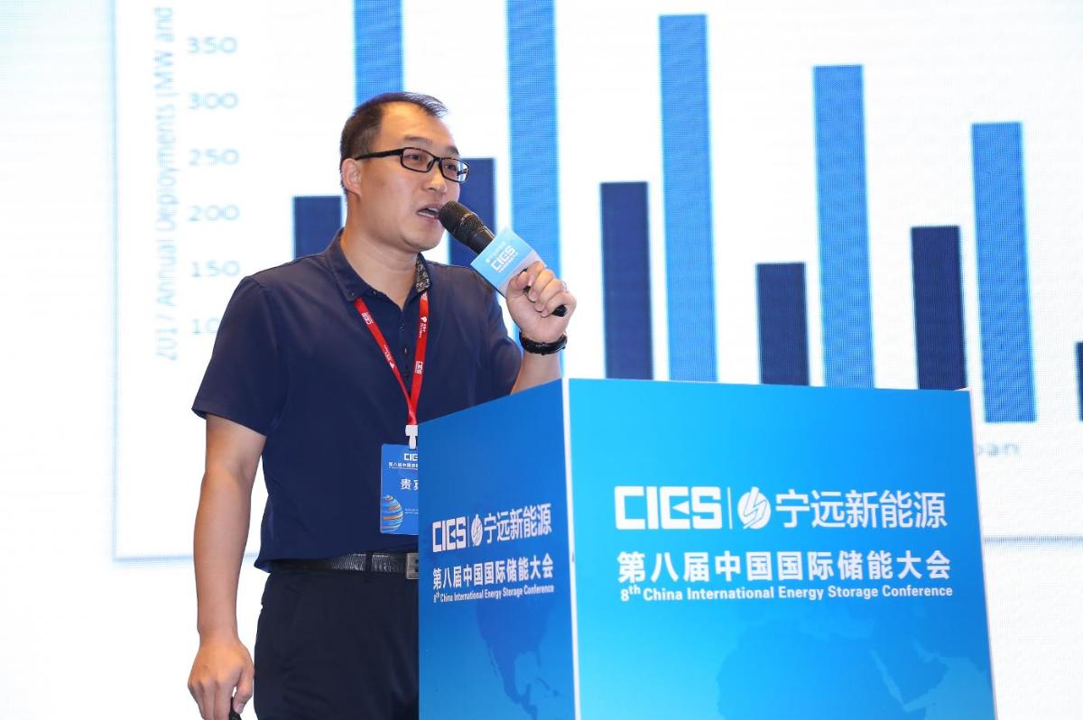 
	中國儲能網(wǎng)訊：5月19日至21日，“第八屆中國國際儲能大會”在深圳隆重召開， 來自中國、美國、德國、英國、加拿大、西班牙、日本、韓國、澳大利亞等國和地區(qū)1500余位政府機構、科研院所、行業(yè)組織、電力公司、新能源項目單位、系統(tǒng)集成商等代表出席本次大會。


	英威騰光伏科技有限公司執(zhí)行總裁吳建峰在新能源發(fā)電并網(wǎng)專場，發(fā)表了題為“英威騰未來能源產(chǎn)業(yè)新模式——打造智慧能源生態(tài)系統(tǒng)”的精彩演講