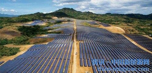                                                                                                                                                                     
	　　光伏企業(yè)在城鎮(zhèn)土地使用稅（以下簡稱土地使用稅）的征繳問題上近來遇到諸多困擾，例如在招商引資階段，地方政府承諾給與光伏企業(yè)土地使用稅稅收優(yōu)惠政策。但在電站建成后，光伏企業(yè)卻被要