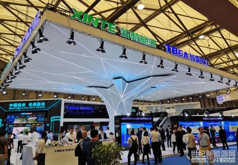  5月28日，2018年第十二屆國際太陽能光伏與智慧能源(上海)展覽會暨論壇在上海新國際博覽中心隆重開幕。



展會期間，特變電工新能源舉行了“相信技術的力量——全新一代組串級逆變器系列產品發(fā)布會”，特變電工全新一代MPPT滲透率100%組串“家族”3款逆變器新產品面世