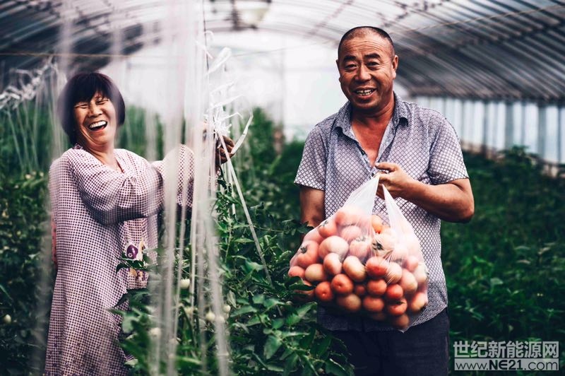 2018年5月28日是SNEC第十二屆（2018）國際太陽能光伏與智慧能源（上海）大會展覽開館第一天。協鑫新能源光伏扶貧3.0“鑫模式”成功入選SNEC2018展會“十大亮點”，在N5館舉行的發(fā)布會上揭曉