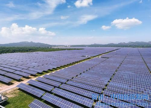                                                                                                                                                                     
	　　自《光伏扶貧電站管理辦法》下發(fā)以來，針對光伏扶貧的若干疑問日益發(fā)酵。日前，光伏們曾針對第十九條提出了兩大疑問，其中之一是按照《辦法》，光伏扶貧電站需由政府投資，且不允許負(fù)債建