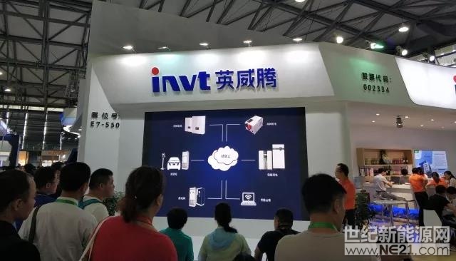 5月29日，SNEC展會(huì)第二天進(jìn)行時(shí)?，F(xiàn)場(chǎng)，英威騰光伏儲(chǔ)能系列產(chǎn)品及光儲(chǔ)充一體化系統(tǒng)解決方案?jìng)涫懿毮?，其他各個(gè)環(huán)節(jié)也看點(diǎn)十足