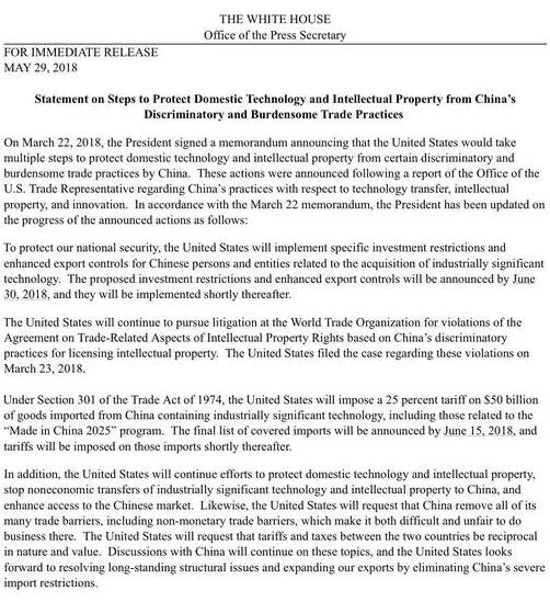 　　美國白宮官網(wǎng)29日發(fā)表聲明，美國將對(duì)500億美元含有“重要工業(yè)技術(shù)”的中國進(jìn)口商品加征25%的關(guān)稅，包括與“中國制造2025”相關(guān)的技術(shù)。最終清單將在6月15日之前公布，關(guān)稅將在此后不久施行