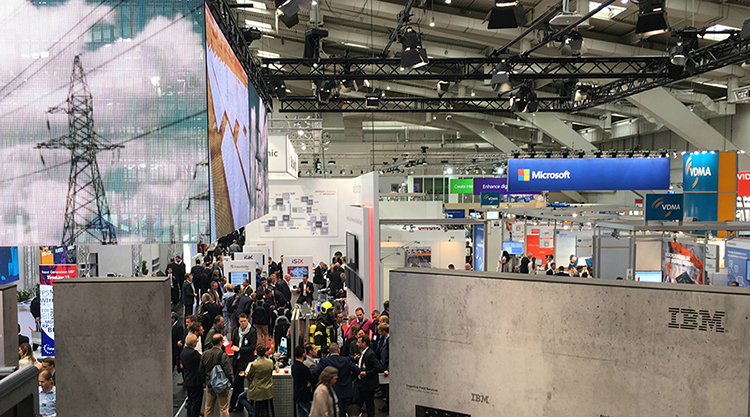                        2018年漢諾威工業(yè)展 近日，當(dāng)今世界規(guī)模最大的頂級(jí)工業(yè)盛會(huì)——2018年漢諾威工業(yè)博覽會(huì)在德國漢諾威展覽中心正式落下帷幕。隨著“中國制造2025”頂層設(shè)計(jì)全球影響力的日益加深，以華為、海爾、航天科工、樹根互聯(lián)、岳能科技等為代表的中國智慧物聯(lián)企業(yè)軍團(tuán)在本屆漢諾威工博會(huì)上的驚艷亮相，更成為GE、西門子、富士通、微軟、IBM等傳統(tǒng)巨頭同臺(tái)競技之外的一大亮點(diǎn)