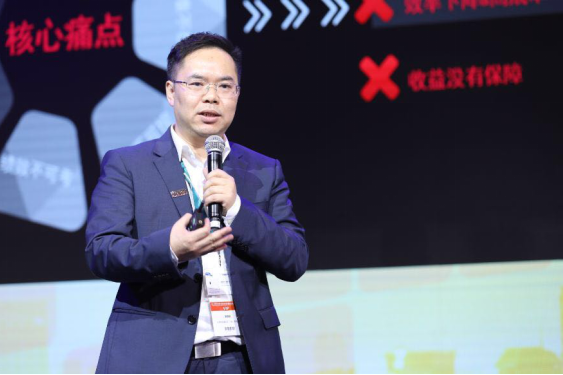 5月29日，在第十二屆SENC展會(huì)同期舉行的“全球綠色金融與光伏金融峰會(huì)”上，優(yōu)得運(yùn)維CEO羅群芳作為運(yùn)維領(lǐng)域知名專(zhuān)家，受邀做了《分布式光伏發(fā)電系統(tǒng)集中運(yùn)維技術(shù)規(guī)范——助力分布式能源資產(chǎn)收益最大化》的主題分享。財(cái)經(jīng)日歷資訊快遞貴金屬模擬交易貴金屬專(zhuān)家直播室金投網(wǎng)貴金屬行情軟件優(yōu)得運(yùn)維是《分布式光伏發(fā)電系統(tǒng)集中運(yùn)維技術(shù)規(guī)范》國(guó)家標(biāo)準(zhǔn)制執(zhí)筆企業(yè)，其掌舵人羅群芳深刻了解分布式光伏運(yùn)維領(lǐng)域存在“信息不對(duì)稱(chēng)”與“無(wú)標(biāo)可依”的困境