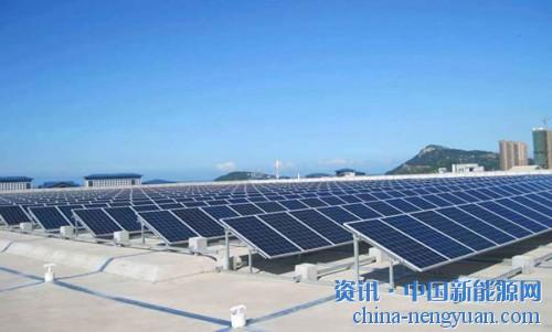                                                                                                                                                                     
	　　“連原來(lái)賣(mài)服裝的小姑娘都在搞光伏，怎么保證質(zhì)量和用戶(hù)利益?”某光伏行業(yè)組織負(fù)責(zé)人曾公開(kāi)詰問(wèn)。

	　　近年來(lái)，隨著國(guó)內(nèi)戶(hù)用光伏市場(chǎng)的快速發(fā)展，在一片繁