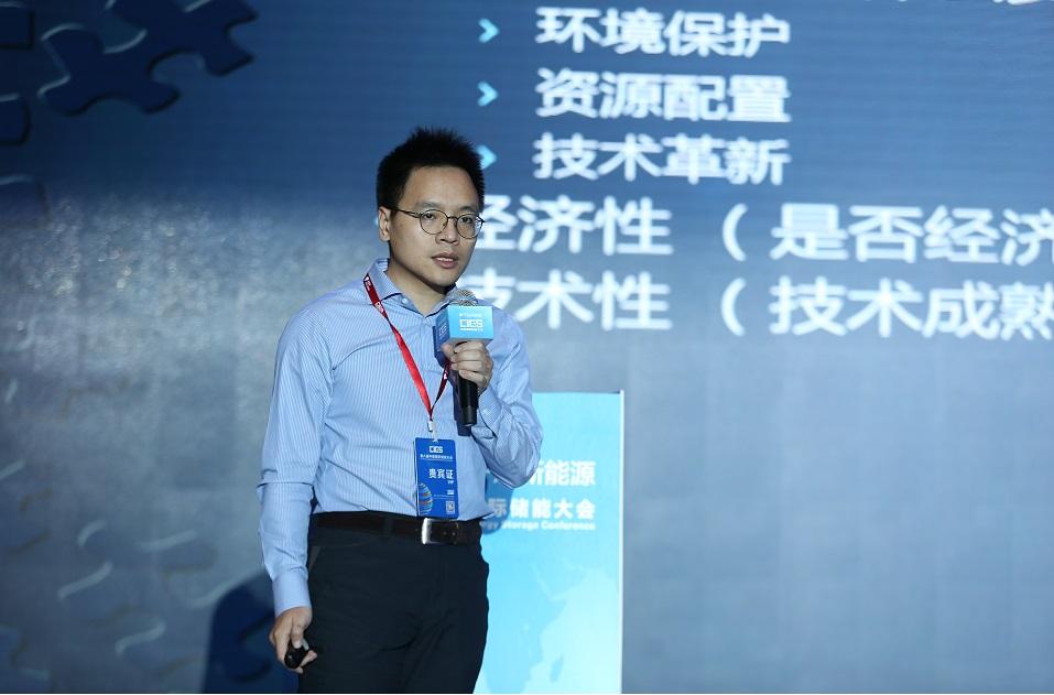 
	中國儲(chǔ)能網(wǎng)訊：5月19日至21日，“第八屆中國國際儲(chǔ)能大會(huì)”在深圳隆重召開， 來自中國、美國、德國、英國、加拿大、西班牙、日本、韓國、澳大利亞等國和地區(qū)1500余位政府機(jī)構(gòu)、科研院所、行業(yè)組織、電力公司、新能源項(xiàng)目單位、系統(tǒng)集成商等代表出席本次大會(huì)。


	南方電網(wǎng)科學(xué)研究院高級(jí)研究員陸志剛在儲(chǔ)能電池專場(chǎng)，發(fā)表了題為