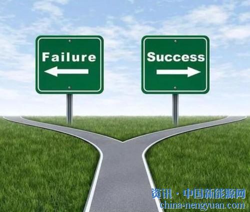                                                                                                                                                                     
	　　戶(hù)用市場(chǎng)的火熱有目共睹，批量企業(yè)蜂擁而至，只為爭(zhēng)得一杯羹。

	　　戶(hù)用光伏市場(chǎng)在2017年表現(xiàn)不俗，隨著光伏規(guī)模指標(biāo)的縮緊，指標(biāo)不受限的戶(hù)用光伏引發(fā)業(yè)內(nèi)注目，有望成為新的爆