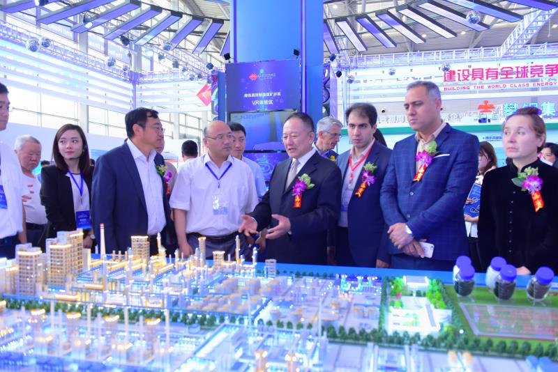                        5月28-30日，以“科技引領(lǐng)，創(chuàng)新發(fā)展”為主題的第二屆陜西“一帶一路”科技創(chuàng)新創(chuàng)業(yè)博覽會(huì)開幕，聯(lián)合動(dòng)力攜眾多創(chuàng)新成果亮相博覽會(huì)，全方位展示科技創(chuàng)新實(shí)力。 本次展會(huì)聯(lián)合動(dòng)力采用全息投影，多媒體交互、3D打印等多種形式，全方位展示了低風(fēng)速大葉片關(guān)鍵技術(shù)、“葉片-整機(jī)”一體化優(yōu)化設(shè)計(jì)技術(shù)、大葉片運(yùn)輸關(guān)鍵技術(shù)、智慧風(fēng)電場(chǎng)服務(wù)系統(tǒng)UP-WindEYE等創(chuàng)新技術(shù)