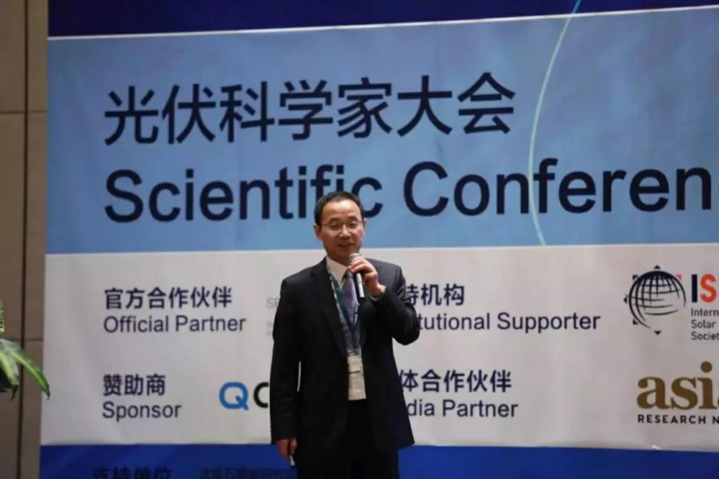 在光伏產(chǎn)業(yè)中，技術(shù)的革新總是來(lái)得十分猛烈，之前海市蜃樓般模糊的技術(shù)不經(jīng)意間便宛若實(shí)質(zhì)，而當(dāng)大部分人回過(guò)神的時(shí)候，行業(yè)早已是另一番天地。2018年，一種叫做連續(xù)直拉單晶（CCz）的高效單晶技術(shù)從象牙塔中走了出來(lái)，而操刀者正是保利協(xié)鑫