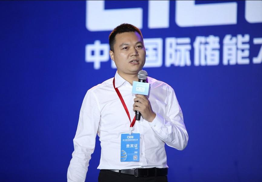 
	中國國儲能網(wǎng)訊：5月19日至21日，“第八屆中國國際儲能大會”在深圳隆重召開， 來自中國、美國、德國、英國、加拿大、西班牙、日本、韓國、澳大利亞等國和地區(qū)1500余位政府機(jī)構(gòu)、科研院所、行業(yè)組織、電力公司、新能源項(xiàng)目單位、系統(tǒng)集成商等代表出席本次大會。


	廣州智光儲能科技有限公司副總經(jīng)理付金建在儲能電站專場，發(fā)表了題為“直接高壓儲能技術(shù)”的精彩演講