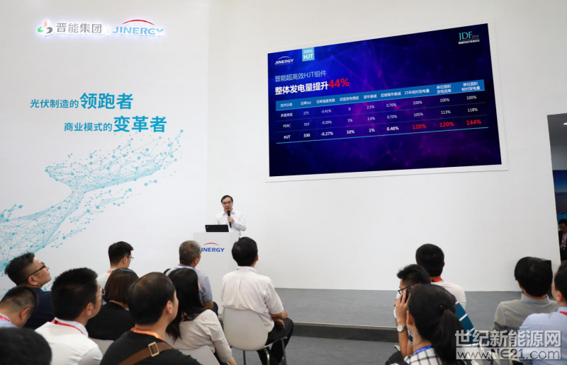 受益于政策紅利的激發(fā)與產(chǎn)業(yè)技術(shù)的日臻成熟，我國光伏產(chǎn)業(yè)累計裝機規(guī)模和新增裝機規(guī)模連續(xù)多年領(lǐng)跑全球。根據(jù)國家能源局?jǐn)?shù)據(jù)統(tǒng)計，截至2017年底我國光伏發(fā)電新增裝機突破53GW大關(guān)，占據(jù)了全球裝機總量的半壁江山