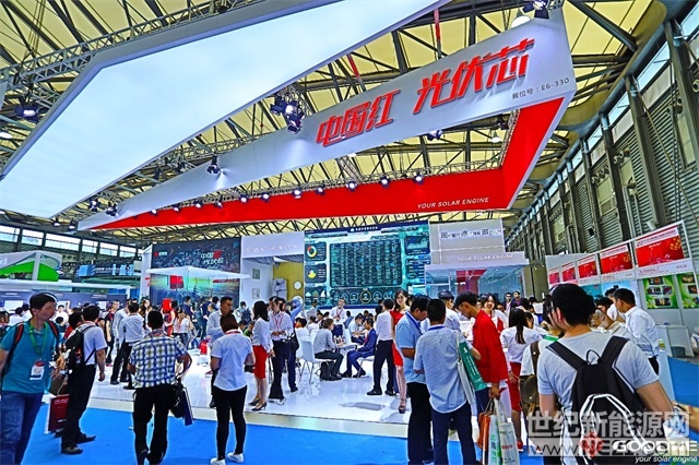  一年一度的SNEC展讓光伏界沸騰
 
全球光伏逆變器領(lǐng)導(dǎo)品牌固德威當(dāng)紅不讓領(lǐng)舞SNEC
開展首日接待人流量超萬人
客戶來自印度、韓國、日本、荷蘭等數(shù)十個國家
第二天精彩不間斷
固德威用“新、心、芯”盛情演繹全球頂級盛宴
 
 
?

DS3新品入選SNEC2018“十大亮點”




 
 
昨天剛剛發(fā)布的紅點獎新品DS3系列可謂出盡風(fēng)頭，DS3憑借“驚艷于形，精湛于芯”的