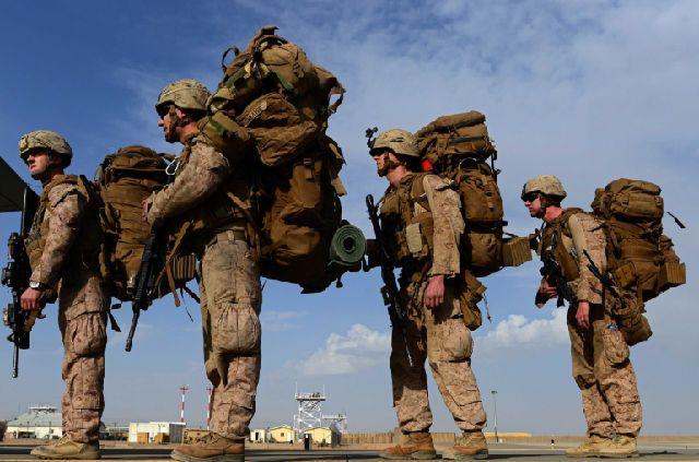 
	中國儲能網(wǎng)訊：你知道一位美國士兵需要背負多少電池重量嗎？對于大部人來說，步行并且背負軍事套件是一件令人厭煩的工作，因為電池占身體攜帶重量的四分之一。田納西州橡樹嶺國家實驗室的工作人員說：“通常美國士兵在野外攜帶大約20磅（9公斤）的防彈衣和18磅（8公斤）的電池