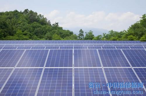                                                                                                                                                                     
	　　說(shuō)起光伏產(chǎn)業(yè)，資本市場(chǎng)人士大多知曉這兩件事。

	　　一是上海超日債券違約事件