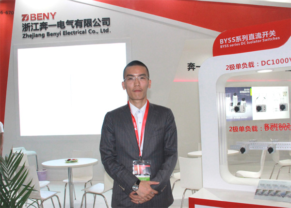 無(wú)論是對(duì)整個(gè)行業(yè)還是對(duì)于企業(yè)來(lái)說(shuō)，2018年都是及其關(guān)鍵的一年。在這個(gè)提質(zhì)增效的關(guān)鍵階段，光伏行業(yè)迎來(lái)了“陣痛”，企業(yè)之間的競(jìng)爭(zhēng)開(kāi)始日益激烈