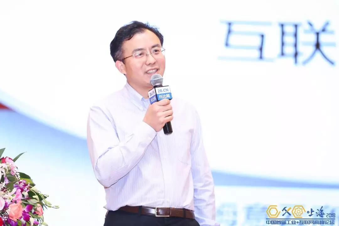 
                    
	5月25日，由中國(guó)電子商務(wù)協(xié)會(huì)B2B行業(yè)分會(huì)提供戰(zhàn)略指導(dǎo)，B2B行業(yè)專業(yè)媒體托比網(wǎng)主辦的中國(guó)首屆“工業(yè)+互聯(lián)網(wǎng)”高峰論壇在上海舉行。本屆高峰論壇以 “新模式、新通路、新變革”為主題，由宜信翼啟云服、工控維修在線、工業(yè)服務(wù)聯(lián)盟協(xié)辦，來(lái)自全國(guó)各地的工業(yè)B2B行業(yè)人、工業(yè)互聯(lián)網(wǎng)平臺(tái)、投資人、品牌電商、以及服務(wù)商、分銷商代表以及終端工廠共約1000人參加了此次會(huì)議