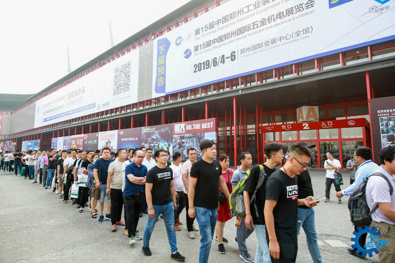 　　【中國儀表網 儀表展會】由中國機械工程學會、河南省工業(yè)經濟聯合會、海名國際會展集團主辦，鄭州海名匯博會展策劃有限公司承辦的第14屆中國鄭州工業(yè)裝備博覽會(以下簡稱“鄭州工博會”“ZIF”)于6月3日下午圓滿閉幕。本屆展會展覽面積6萬平方米，1000家知名展商同臺競技，品牌展商占比68%，三天總參觀人數58356人，展會規(guī)模、現場成交量再創(chuàng)歷史新高，名副其實的成為中西部第一工業(yè)大展！ 　　國內外知名企業(yè)匯聚，助力中部裝備制造業(yè)轉型發(fā)展 