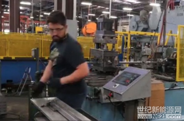 總部設在紐約的固定傾角和太陽能貨架制造商 GameChange Solar增加了八條額外生產線, 令其在美國的固定傾角安裝和光伏跟蹤器綜合產能達到6GW。



目前，公司在美國東南部擁有25條生產線，在整個美國擁有68條生產線