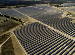 近日，太陽能追蹤器公司Soltec將向位于墨西哥瓜納華托和阿瓜斯卡連特斯地區(qū)的太陽能項目供應(yīng)90兆瓦的追蹤器。財經(jīng)日歷資訊快遞貴金屬模擬交易貴金屬專家直播室金投網(wǎng)貴金屬行情軟件據(jù)透露，Soltec將在22MW和68MW容量的兩座工廠供應(yīng)并安裝3，019臺SF7跟蹤器設(shè)備，并將于今年年底前安裝