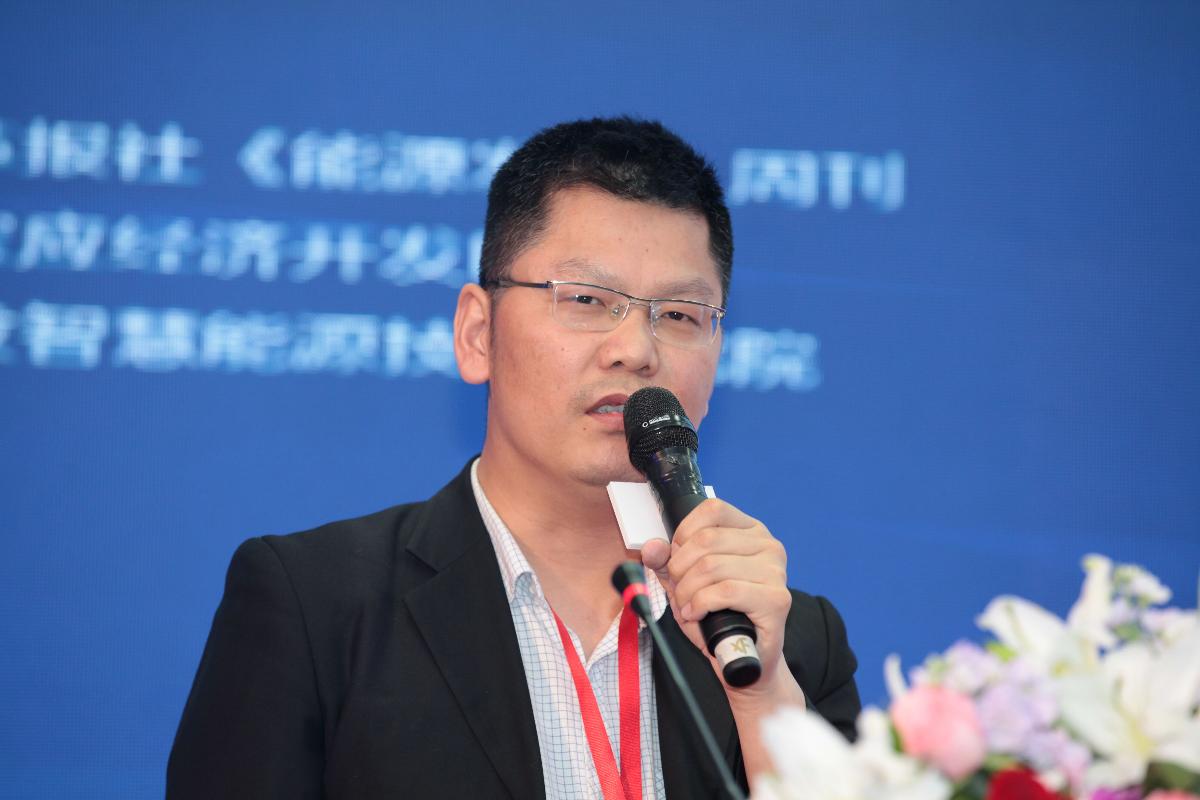 
	中國儲能網(wǎng)訊：據(jù)中國化學(xué)與物理電源行業(yè)協(xié)會儲能應(yīng)用分會于2018年5月發(fā)布的《2018儲能產(chǎn)業(yè)應(yīng)用研究報告》數(shù)據(jù)顯示，2017年，全球新增投運的化學(xué)儲能項目裝機規(guī)模為124.22萬千瓦，同比增長55％。預(yù)計短期內(nèi)全球電化學(xué)儲能裝機規(guī)模還將保持快速增長