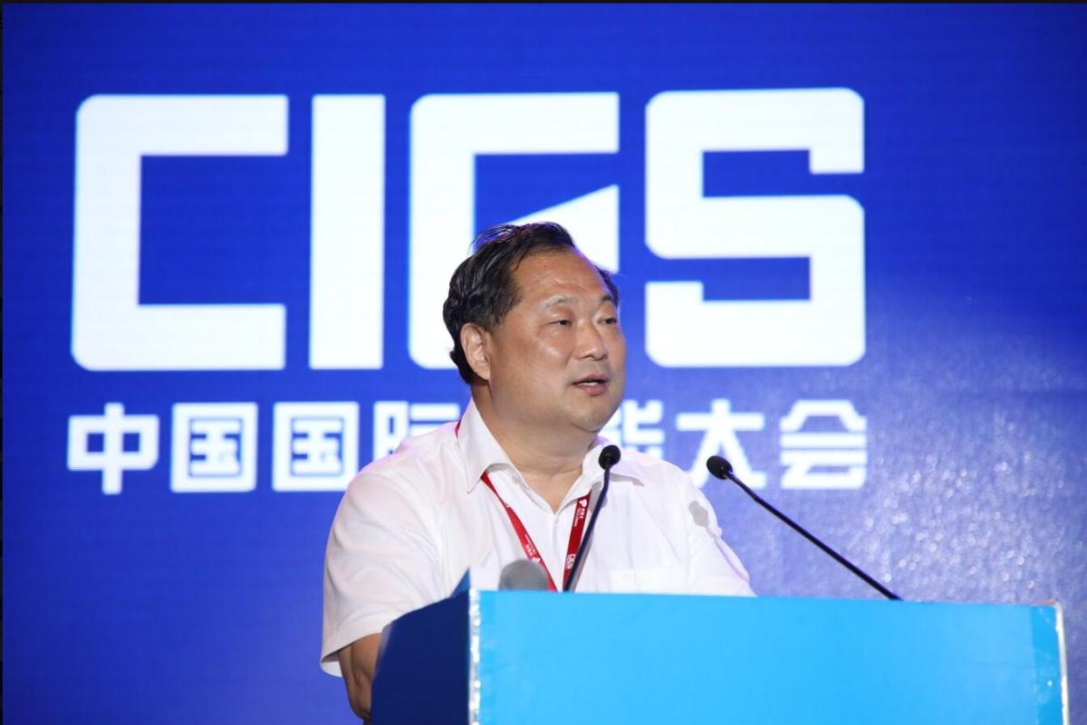 
	中國儲能網(wǎng)訊：5月19日至21日，“第八屆中國國際儲能大會”在深圳隆重召開， 來自中國、美國、德國、英國、加拿大、西班牙、日本、韓國、澳大利亞等國和地區(qū)1500余位政府機構(gòu)、科研院所、行業(yè)組織、電力公司、新能源項目單位、系統(tǒng)集成商等代表出席本次大會。



	深圳供電局有限公司技術(shù)專家、教授級高工楊忠亮在“直流配電與儲能專場”，發(fā)表了題為“儲能在直流配網(wǎng)中應(yīng)用發(fā)展探討”的精彩演講