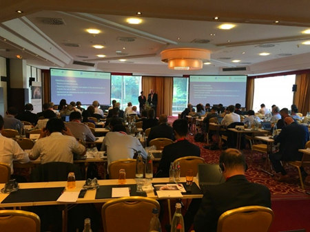 　　【中國儀表網(wǎng) 儀表會議】2018年5月27-29日，中德標準化合作委員會下設的中德智能制造/工業(yè)4.0標準化工作組在德國海德堡舉行了第六次全體會議。國家標準化管理委員會殷明漢副主任、工業(yè)和信息化部裝備工業(yè)司曹鋼副巡視員、德國聯(lián)邦經(jīng)濟和能源部標準化和安全司副司長黑爾格•恩格哈德先生和工業(yè)4.0標準化委員會主任延斯•蓋寇博士出席會議并發(fā)表講話