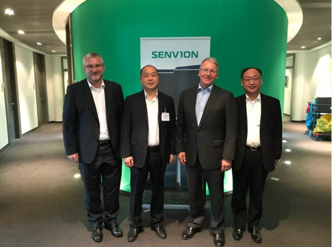                        近日，中車株洲電機(jī)公司與德國Senvion公司簽訂了61臺(tái)3.8MW鼠籠異步風(fēng)力發(fā)電機(jī)批量訂單。該訂單是國內(nèi)兆瓦級(jí)風(fēng)力發(fā)電機(jī)首次批量出口海外高端風(fēng)電市場(chǎng)，具有重大的戰(zhàn)略意義