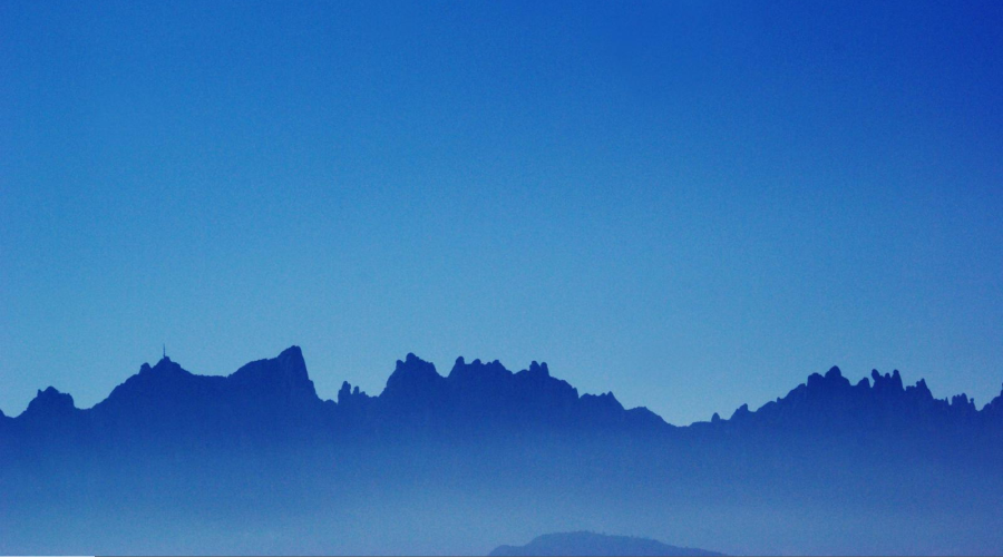 　　【中國儀表網(wǎng) 儀表產(chǎn)業(yè)】近日，中鋼招標有限責任公司(中介)受北京市環(huán)境保護監(jiān)測中心委托，根據(jù)《中華人民共和國政府采購法》等有關規(guī)定，現(xiàn)對北京市污染源監(jiān)督性監(jiān)測項目(2017)-監(jiān)測儀器更新購置、應急監(jiān)測能力建設項目(2018)和街道(鄉(xiāng)鎮(zhèn))大氣粗顆粒物等污染物監(jiān)測能力建設進行公開招標，金額合計超過億元，儀器采購數(shù)量達兩千余套，并且有多項不接受進口。  　　此次招標項目中，北京市污染源監(jiān)督性監(jiān)測項目(2017)-監(jiān)測儀器更新購置預算金額為1780.272 萬元，北京市應急監(jiān)測能力建設