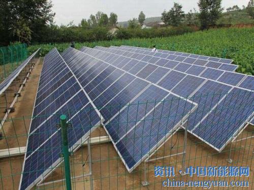                                                                                                                                                                     
	　　6月1日，國家發(fā)展改革委、財政部、國家能源局聯(lián)合印發(fā)《2018年光伏發(fā)電有關(guān)事項(xiàng)的通知》(以下簡稱《通知》)明確，暫不安排2018年普通光伏電站建設(shè)規(guī)模，安排1000萬千瓦左