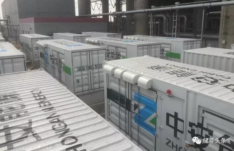 
	中國儲能網(wǎng)訊：6月4日，山西能監(jiān)辦傳來消息，山西省在運容量為9MW/4.5MWh的3個電儲能聯(lián)合火電調(diào)頻試點項目運行穩(wěn)定，今年上半年研究確定的11個電儲能項目進展順利，下一步將根據(jù)裝機占比增加情況，逐步增加試點項目。


	山西省在電儲能試點工作上走在全國前列，為何山西成為最受儲能企業(yè)青睞的省份呢？


	



	為何需要調(diào)頻？


	我們先來了解一下，為何要調(diào)頻？電力系統(tǒng)的頻率反映了發(fā)電有功功率與負荷之間的平衡關(guān)系，在電能不能存儲的情況下,全系統(tǒng)所有發(fā)電機輸出的有功功率必須嚴格與全系統(tǒng)所需的有功功