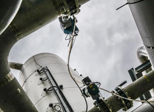 
	中國儲能網(wǎng)訊：日前據(jù)悉，Highview電力公司在位于英國蘭開夏郡邦利（Bury）附近的Pilsworth垃圾填埋場啟用了一個5MW/15MWh液態(tài)空氣儲能（LAES）系統(tǒng)。


	這個儲能系統(tǒng)將使用油罐車運來的液氮，這些液氮將在高壓下泵送，將其轉(zhuǎn)化為通過渦輪機發(fā)電的氣體