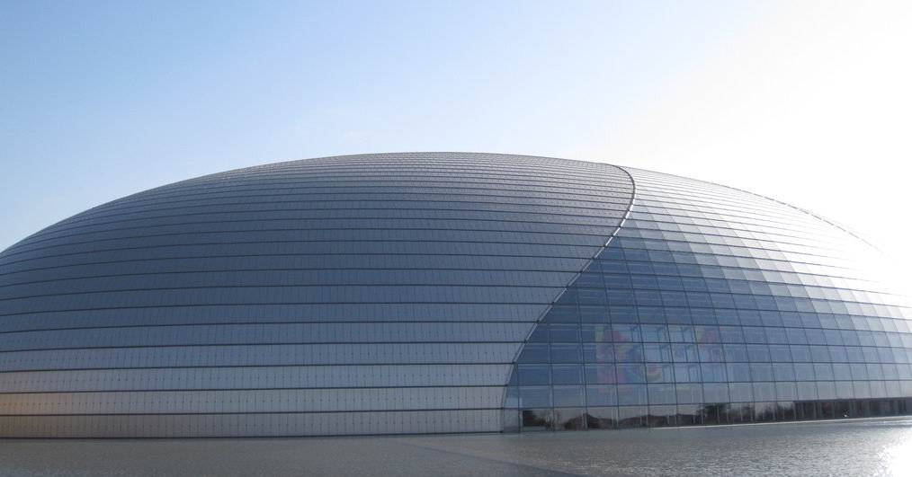 近日，中建材（宜興）新能源有限公司輕薄高透光伏玻璃智能生產(chǎn)線竣工儀式在環(huán)科園舉行。財經(jīng)日歷資訊快遞貴金屬模擬交易貴金屬專家直播室金投網(wǎng)貴金屬行情軟件據(jù)悉，此次竣工的輕薄高透光伏玻璃智能生產(chǎn)線，總投資5．5億元，其中裝備投入3億多元，是國內(nèi)外光伏行業(yè)智能化程度最高的生產(chǎn)線之一