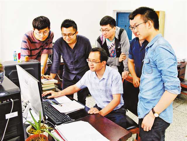 　　【中國儀表網(wǎng) 儀表人物】在我國陶瓷制作工藝中，軟軟的陶泥在高溫燒制之后，就會變成硬度較高的精美陶瓷；在日常生活中，如果用塑料勺炒菜，遇到高溫塑料會慢慢變軟。這可能是我們對溫度會影響材料力學性征最樸素的認知，但是什么類型的材料在什么溫度和強度下，會發(fā)生怎么樣的變化我們似乎還一知半解