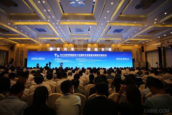 
                    
	  推進(jìn)制造強(qiáng)國(guó)建設(shè)，加快發(fā)展先進(jìn)制造業(yè)，是我國(guó)新時(shí)代發(fā)展背景下的重大戰(zhàn)略部署，而培育若干世界級(jí)的先進(jìn)制造業(yè)集群，也是十九大報(bào)告中對(duì)我國(guó)制造業(yè)發(fā)展提出的新目標(biāo)。那么，先進(jìn)制造業(yè)的內(nèi)涵是什么?我國(guó)目前的先進(jìn)制造業(yè)發(fā)展格局是什么樣子的?地方政府從哪些方面入手來(lái)推進(jìn)先進(jìn)制造業(yè)發(fā)展?


	


	  以“智造共享、聚創(chuàng)未來(lái)”為主題的“2018世界制造業(yè)大會(huì)國(guó)際先進(jìn)制造業(yè)集群發(fā)展論壇”于5月25日在合肥召開(kāi)