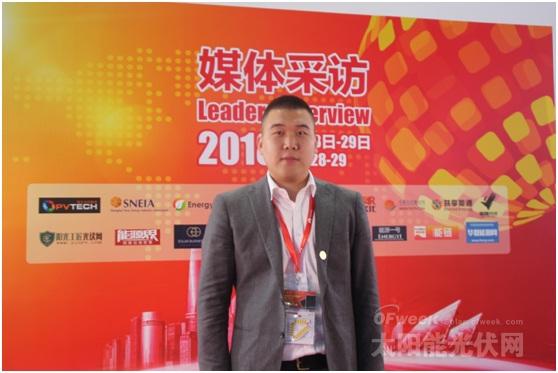 降本增效始終是光伏行業(yè)永恒的主題，隨著行業(yè)技術的不斷進步和政策推動，大眾的目光逐漸轉移至度電成本上，高效電池因此備受矚目。近日，OFweek太陽能光伏網(wǎng)在SNEC展會期間采訪了南京英發(fā)睿能科技有限公司營銷副總經理張杰先生，針對行業(yè)降本增效、新一輪產能過剩以及企業(yè)該如何應對市場變化等焦點問題進行了探討