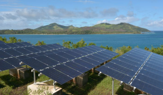 
	中國(guó)儲(chǔ)能網(wǎng)訊：據(jù)悉，法國(guó)氫能專家HDF能源公司的法屬圭亞那的一個(gè)電廠的一個(gè)裝機(jī)容量為55兆瓦的太陽(yáng)能發(fā)電場(chǎng)采用氫氣儲(chǔ)能系統(tǒng)，以便在任何時(shí)候提供穩(wěn)定清潔的電力。這個(gè)過(guò)程將由蓄電池的二次儲(chǔ)能提供支持